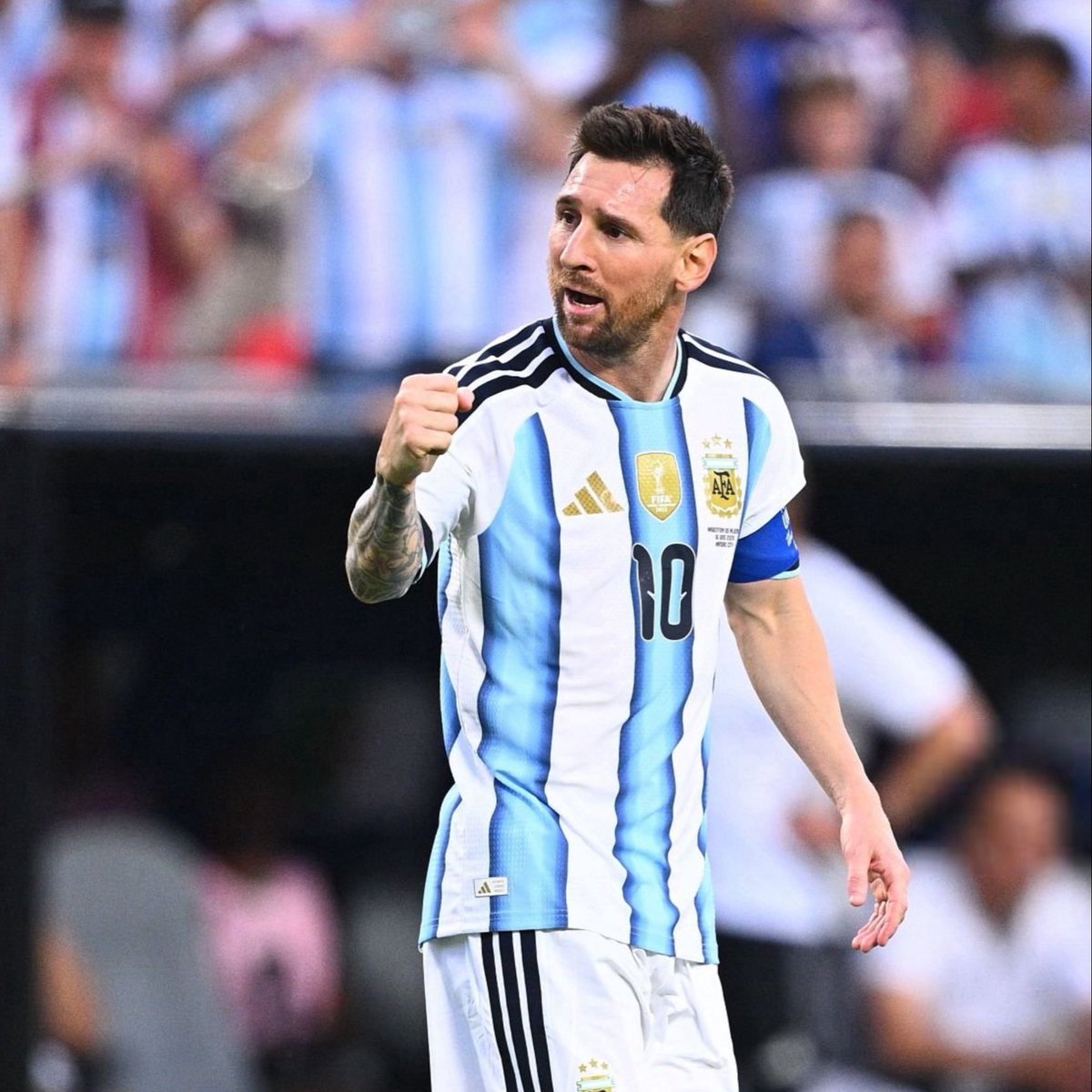 MessiLeoBrasil_'s tweet photo. 🚨 Participações em gols na Copa do Mundo:

🇦🇷 Lionel Messi - 27
🇵🇹 Cristiano Ronaldo - 10

Nunca mais comparem. https://t.co/fyRp0IsQeb