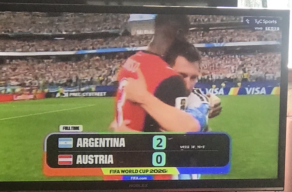 NicolasDenus's tweet photo. Otro día HISTÓRICO 
Acabo de presenciar como Messi se convirtió en el máximo goleador de la historia de los mundiales 🤩
Clasificamos a la siguiente ronda y seguimos en MODO DIOS 

Reconózcanlo ☝️
#mundialdefútbol2026 #FIFAWorldCup #Argentina https://t.co/ddf6cepA6z