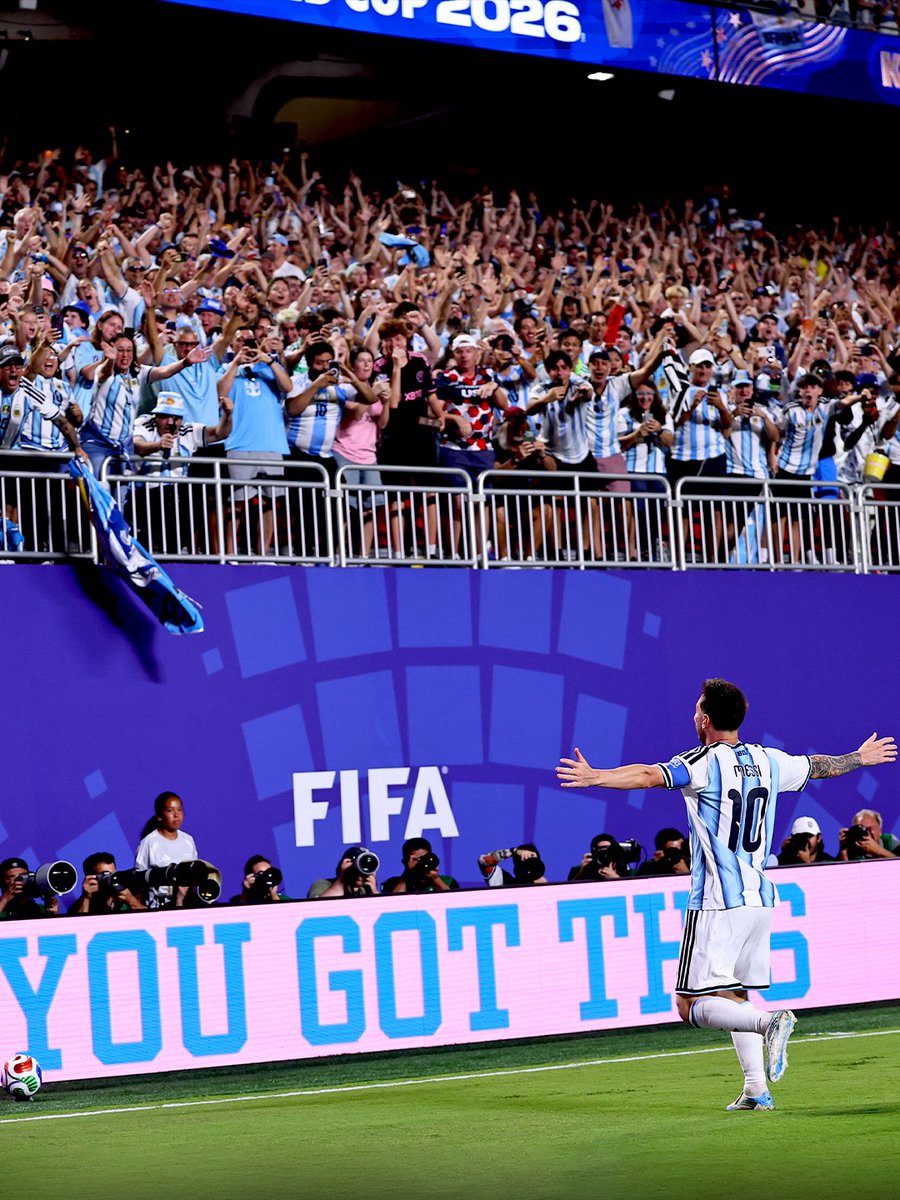 AhmmedMostaafa's tweet photo. اكتر واحد كداب شوفته في حياتي 🐐💙🇦🇷

قال الجسد لا يرحم قال يا كداااااب https://t.co/KHr69WeyLV