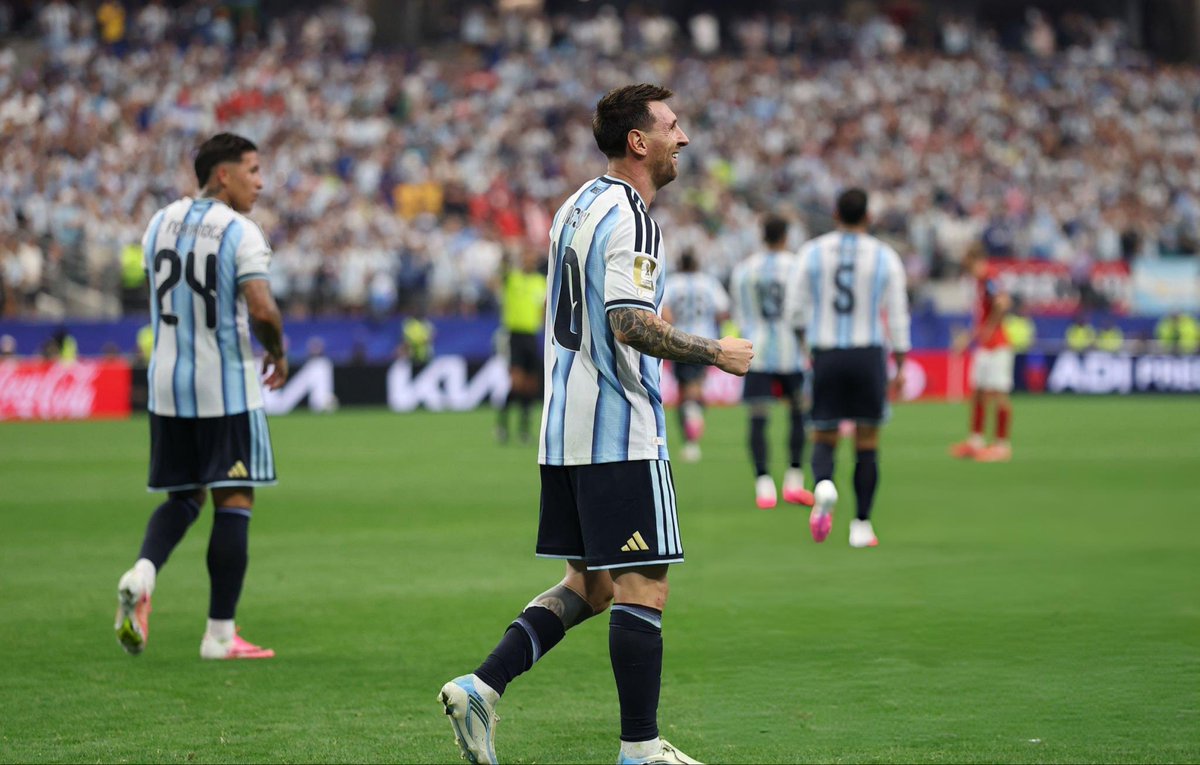 barcagloryHQ's tweet photo. SIMPLE UNSTOPPABLE.🐐 https://t.co/s7LYvlgnm0