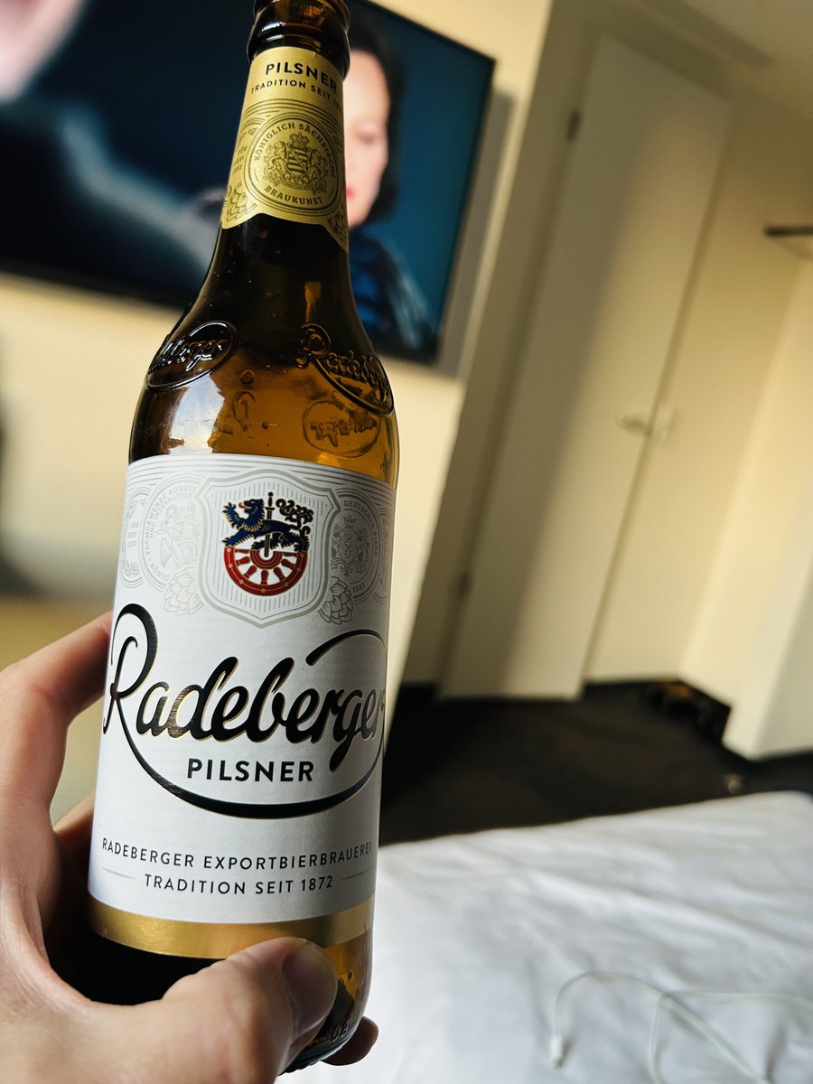 Chris_Brussels's tweet photo. Prost. Gezondheid. Santé. Noroc. 🍺

#Radeberger #biere #Saxe 🇩🇪🇪🇺 https://t.co/FvyIcGTu8j