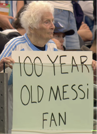 claudiosavoia's tweet photo. Abuelaaaaaaaa! LALALALALA 🇦🇷 Ídola 
Cómo no amar a Lionel Messi
Maravilla argentina https://t.co/SHHYRZAoFI