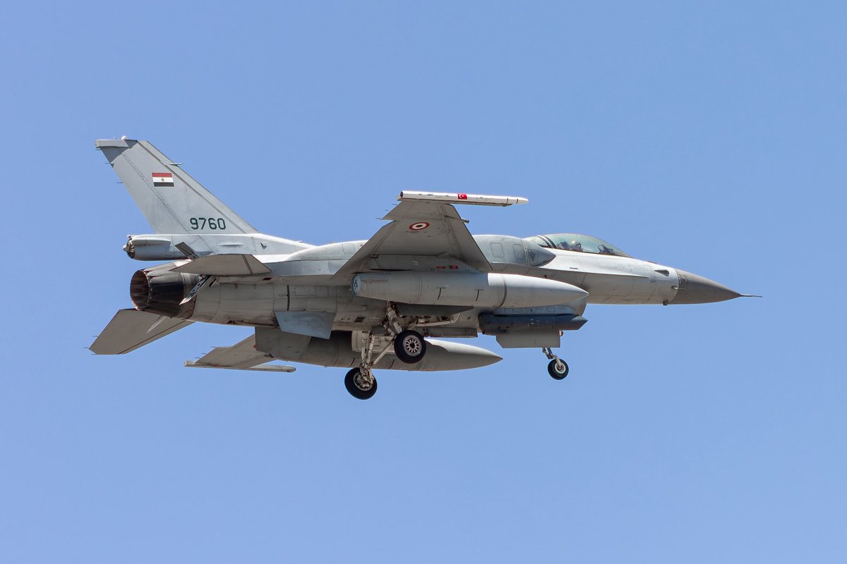 HavaSosyalMedya's tweet photo. Mısır F-16’ları Konya’da 🇪🇬🛬

• Mısır Hava Kuvvetleri’ne ait 4 F-16 Block 52+ tipi savaş uçakları 3 Temmuz’a kadar sürecek olan Türkiye - Azerbaycan - Mısır Dostluk Tatbikatı kapsamında 3. AnaJet Üssü’ne intikal etti.

• Tatbikata ayrıca Azerbaycan Hava Kuvvetleri’ne ait SU-25 tipi savaş uçakları da katılıyor. Bu yıl aynı tarihlerde planlanan Uluslararası Anadol Kartalı Tarbikatı ise bölgedeki mevcut gerilimler nedeniyle iptal edilmişti.

📸: @bugrayeeet
