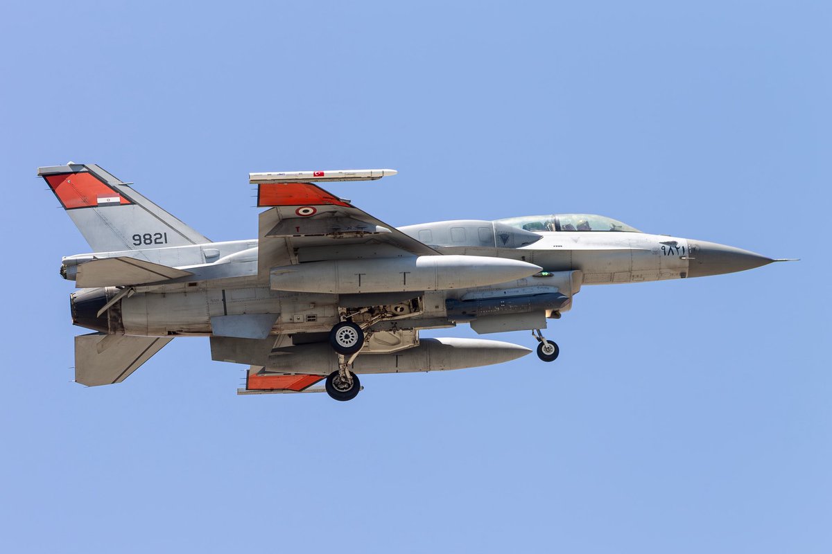 HavaSosyalMedya's tweet photo. Mısır F-16’ları Konya’da 🇪🇬🛬

• Mısır Hava Kuvvetleri’ne ait 4 F-16 Block 52+ tipi savaş uçakları 3 Temmuz’a kadar sürecek olan Türkiye - Azerbaycan - Mısır Dostluk Tatbikatı kapsamında 3. AnaJet Üssü’ne intikal etti.

• Tatbikata ayrıca Azerbaycan Hava Kuvvetleri’ne ait SU-25 tipi savaş uçakları da katılıyor. Bu yıl aynı tarihlerde planlanan Uluslararası Anadol Kartalı Tarbikatı ise bölgedeki mevcut gerilimler nedeniyle iptal edilmişti.

📸: @bugrayeeet