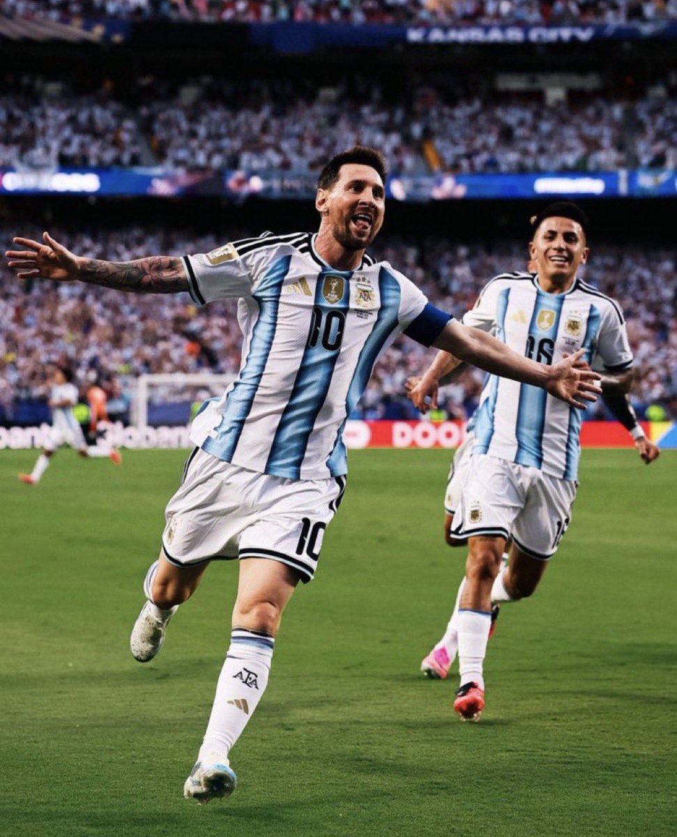 Nikgaturro's tweet photo. No habrá ninguno igual no habrá ninguno. El más grande de todos los tiempos. Inconmesurable. Messi. #VamosArgentina https://t.co/nqeub7Mp7U