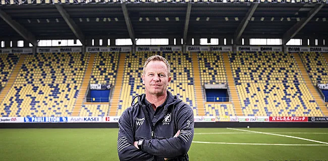 WillDowningComm's tweet photo. You want to know about Wouter Vrancken? Right.  Brought Mechelen up in his first season in charge AND became only the second club from outside the top flight to win the Cup. Reguarly in top half after that.
Went to Genk, in his first season they're seconds from the title before Toby Alderweireld goes and wins the double for Antwerp. A year later, relationship with the board isn't great, goes to Gent, good start but gone in six months. Called in by his home town club Sint-Truiden last season to keep them up via the relegation play-offs. Does that. This season, they end up in their first title race since 1966 and they qualify for Europe PROPER for the first time. Is he good? He's very very good. Actually with the right club, he's a miracle worker...