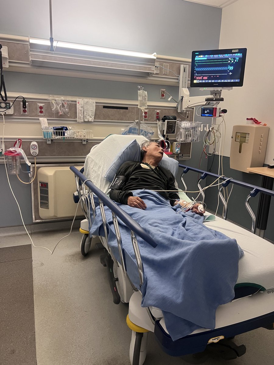 yangchongboy's tweet photo. 老刘的情况有点严重，仪器都接上了。我一来就问他怎么摔倒的，他说是滑倒的，其实是他的双腿完全无力，疼痛，肩膀也痛 https://t.co/wYJrW9f7jz