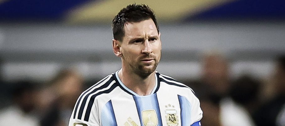 NajimMedini's tweet photo. Y’a des supers attaquants qui ont terminé meilleur buteur d’une Coupe du Monde avec 5 buts et t’as Messi qui te met 5 buts (0 penalty) en 2 matches à bientôt 39 ans en ayant fini le jeu. Y’a même plus de débat autour de ce joueur et il continue de nous régaler. https://t.co/UhtUPGgQ6D