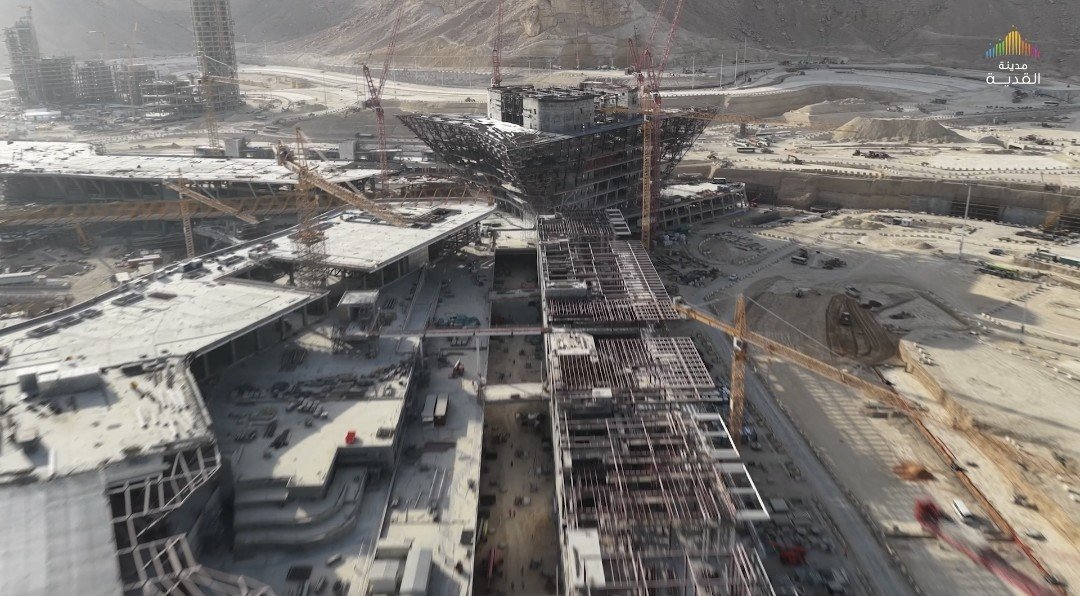 M7MD_A98's tweet photo. تحديث 🔴

تقدم اعمال مرسيدس AMG في #مدينة_القدية https://t.co/OM1dmxfA2r