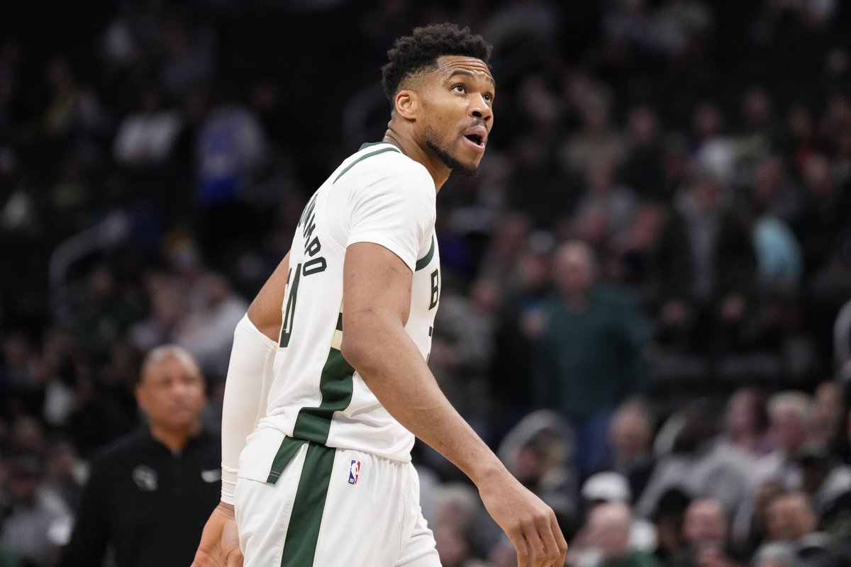 HeatNationCom's tweet photo. Anybody else struggling to be productive today as the Giannis situation unfolds? https://t.co/T7oScHvi2U