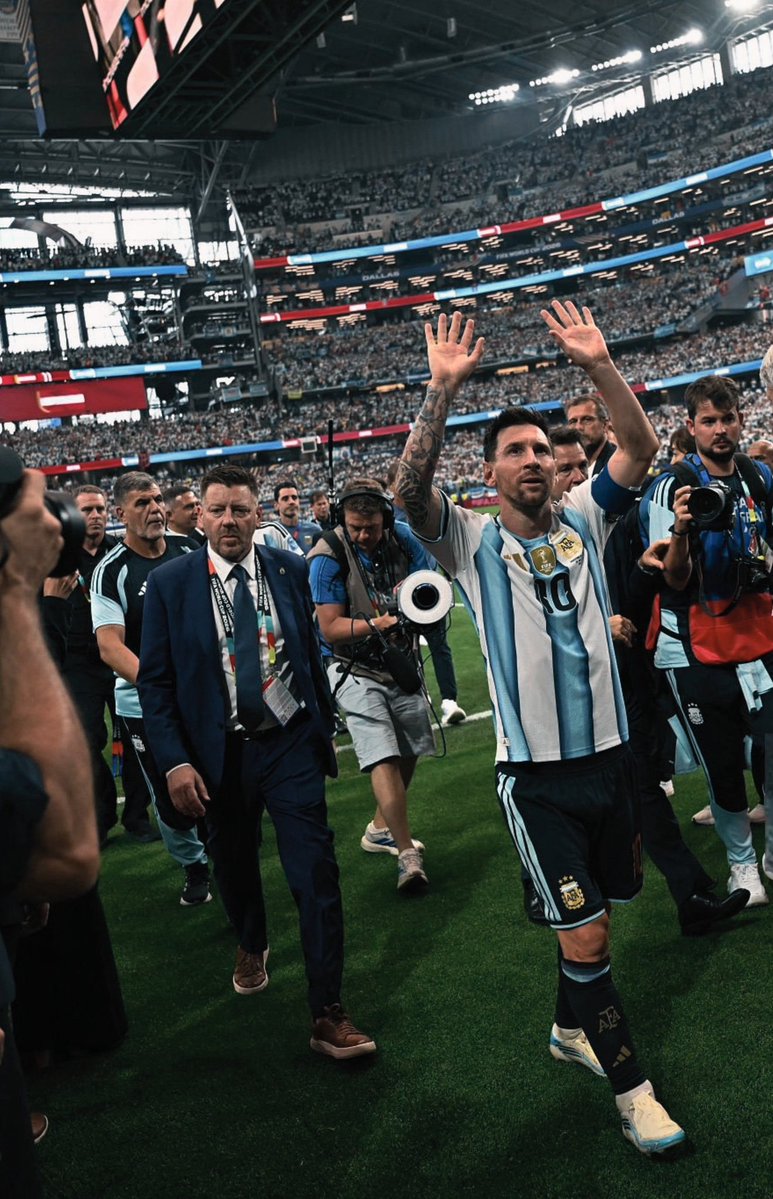 Messias30_'s tweet photo. Andá a descansar, ídolo.

Nos haces muy feliz. https://t.co/Ze1VdeZ0g2