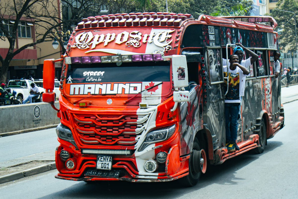 urban_wheezc's tweet photo. Opposite 👑🔥
Street king? Champion? Hii machine imeearn hizo titles. Ikipita, kila mtu hugeuza shingo. Manuno na presence yake bado ni top tier. 💯😮💨
#obungajr #Opposite #StreetKing #TheChampion #MatatuCulture #UrbanWheelsMedia #Kenya001 #NothingButHeat #CBDVibes https://t.co/5bacIs0l5Q