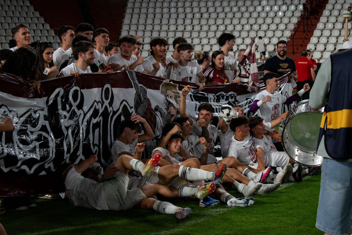 Squadra1940's tweet photo. Más que merecido, @AcademiaABP. ¡Enhorabuena, muchachos! 

#AjusticiaAlbacete
#TeVengoAVerAscender https://t.co/46c9zFC6rG