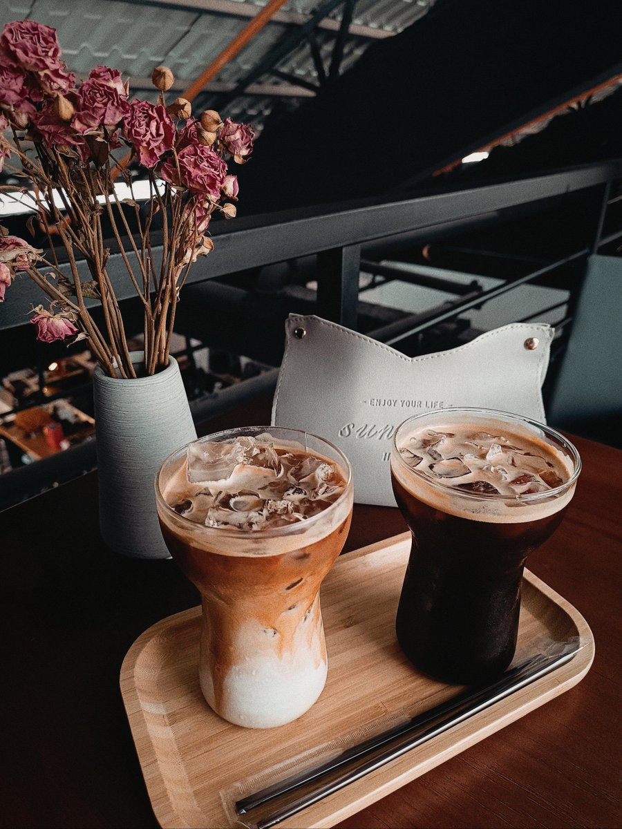 Vanek5550's tweet photo. [Just a perfect chill evening with iced latte and my favorite playlist — no plans, just good vibes. ]， https://t.co/8SQJCJnz6z