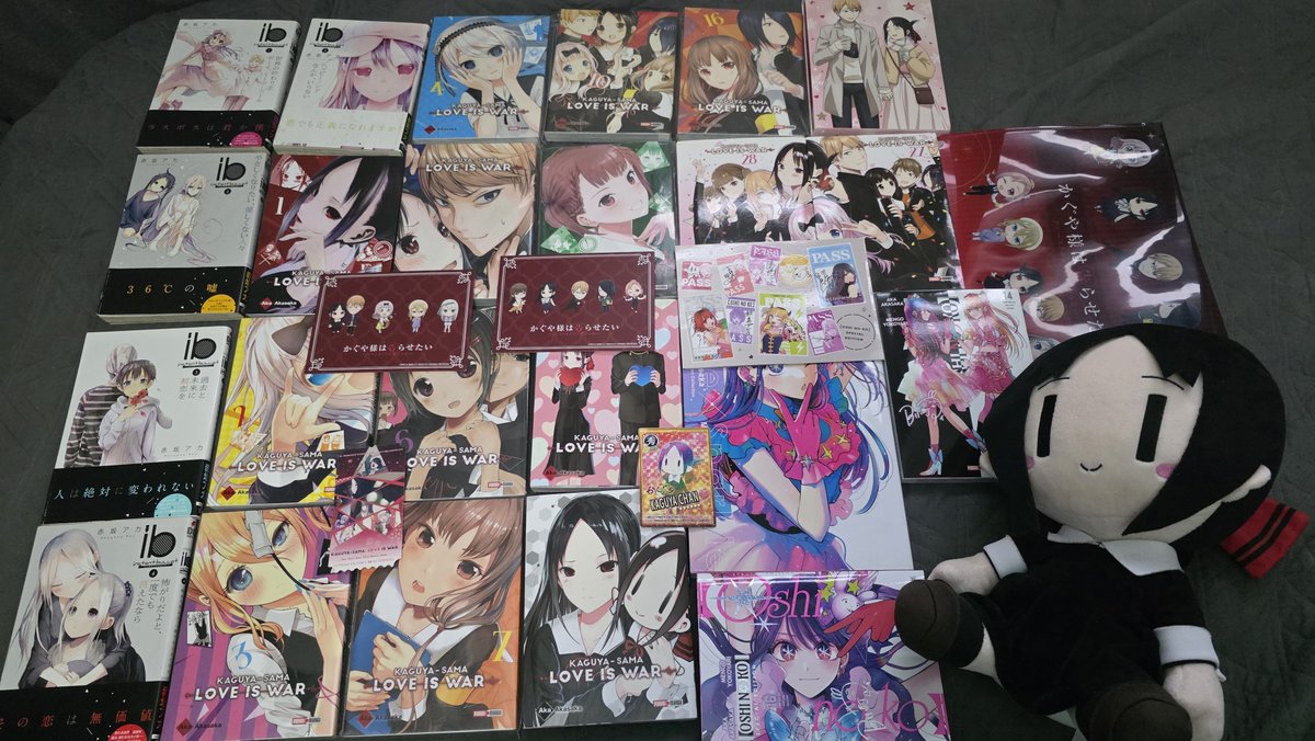 alexandrochief's tweet photo. Asi va mi colección de las obras de Aka.

En la foto se me olvido poner la taza que venía de regalo por el Blu-ray de la película de kaguya-sama. Ademas, en unos dias me deberia de llegar el Blu-ray del especial, por lo que tambien se agregaría el regalo que viene. https://t.co/F2GHdXAWem