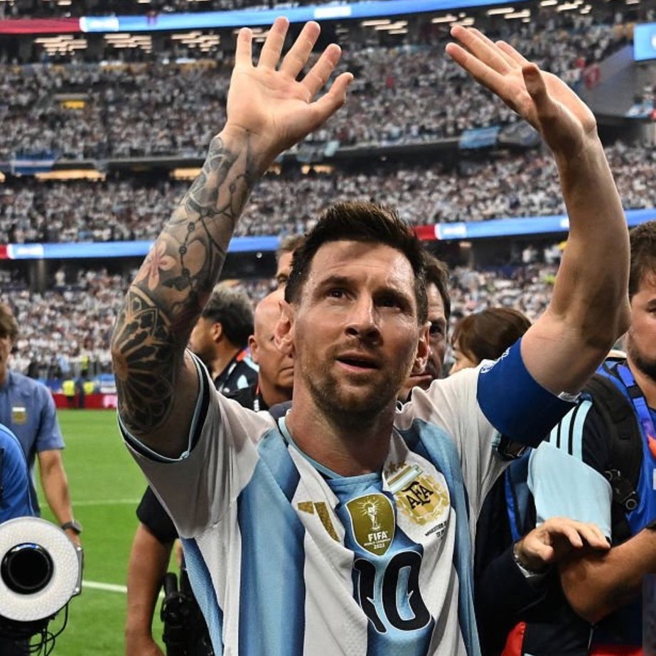 TouchlineX's tweet photo. 🚨🗣️ 𝗡𝗘𝗪: Leo Messi: "In this edition of the World Cup, all the matches are extremely competitive and are played at a high pace and intensity."

"I am enjoying this moment so much, and I look forward to celebrating it with my teammates." https://t.co/WENh1cs3AF