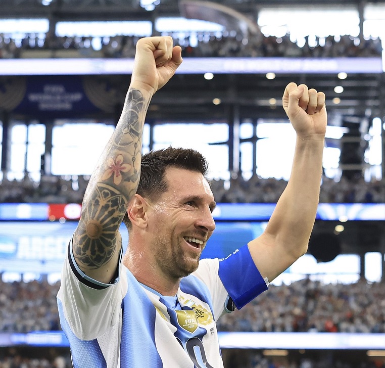 futbolarena's tweet photo. Messi: "Penaltıyı kaçırdığım için kendime çok kızdım. Çok sinirlendim. Ancak sonra telafi ettim. Bizi sevenlere çok fazla mutluluk yaşattık ama daha bitmedi. Daha fazla mutluluk yaşatmak için çalışacağız." https://t.co/bm2vWfmdtY