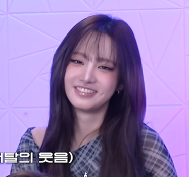 divelizverse's tweet photo. 그 웃음이랑 미소를 가진 김지원한테
완전히 사랑에 빠졌어어어ᰔᩚ ᰔᩚ ᰔᩚ https://t.co/cCOjpJoAmn