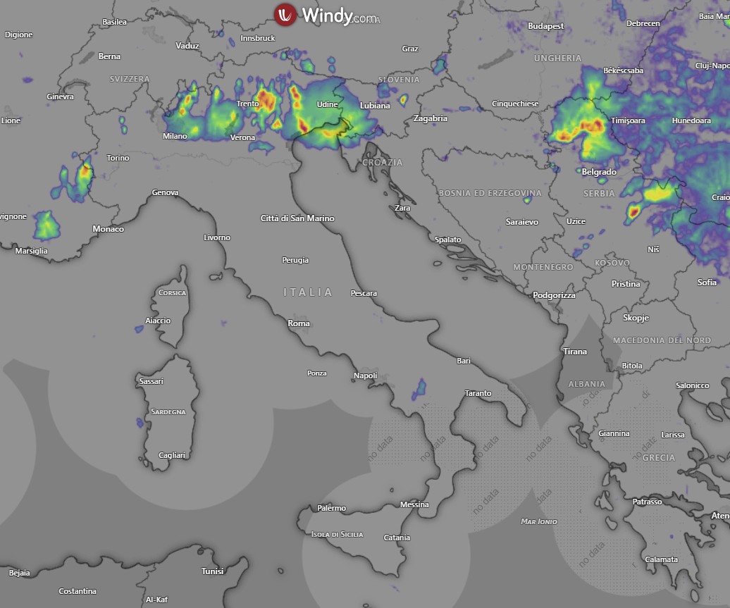 Emergenza24's tweet photo. ADESSO [22.06-21:00] Nord #Italia in corso e previste intense precipitazioni anche temporalesche e forte attività elettrica #fulmini 
➡️Dicci dove sei (se nell’area e ADESSO) e la situazione, anche se ok. Grazie 🙏

ℹ️ Informazioni e aggiornamenti: https://t.co/vPn5HpmLtv
➡️ Segui questo account X/Twitter https://t.co/73Mmpaj4jZ
📢 Iscriviti adesso al canale Whatsapp di Emergenza24 (togli le notifiche perché aggiorniamo H24) https://t.co/9bslUsJKi6