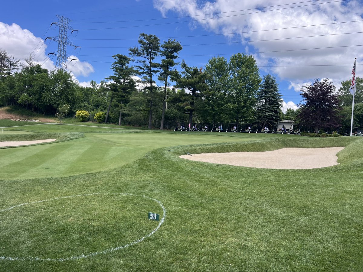 OsburnIndustri1's tweet photo. @stonycrofthills remodel is starting to show its true colors. The @best_sand Signature 700 looks great and the design from @chriswilczynski and CW architecture is fantastic. A little hidden gem!@APlaskey https://t.co/pbBPP0cp7d