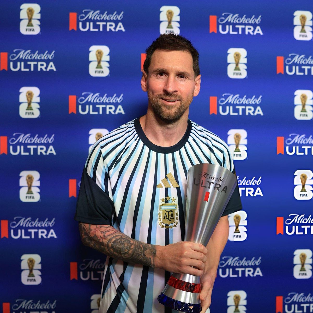 PhaseLionel's tweet photo. SATAN WRAPS AROUND THE CORPSES BEHIND ME I MADE THE IMPOSSIBLE!

— MESSI https://t.co/dSeWqDuxgk