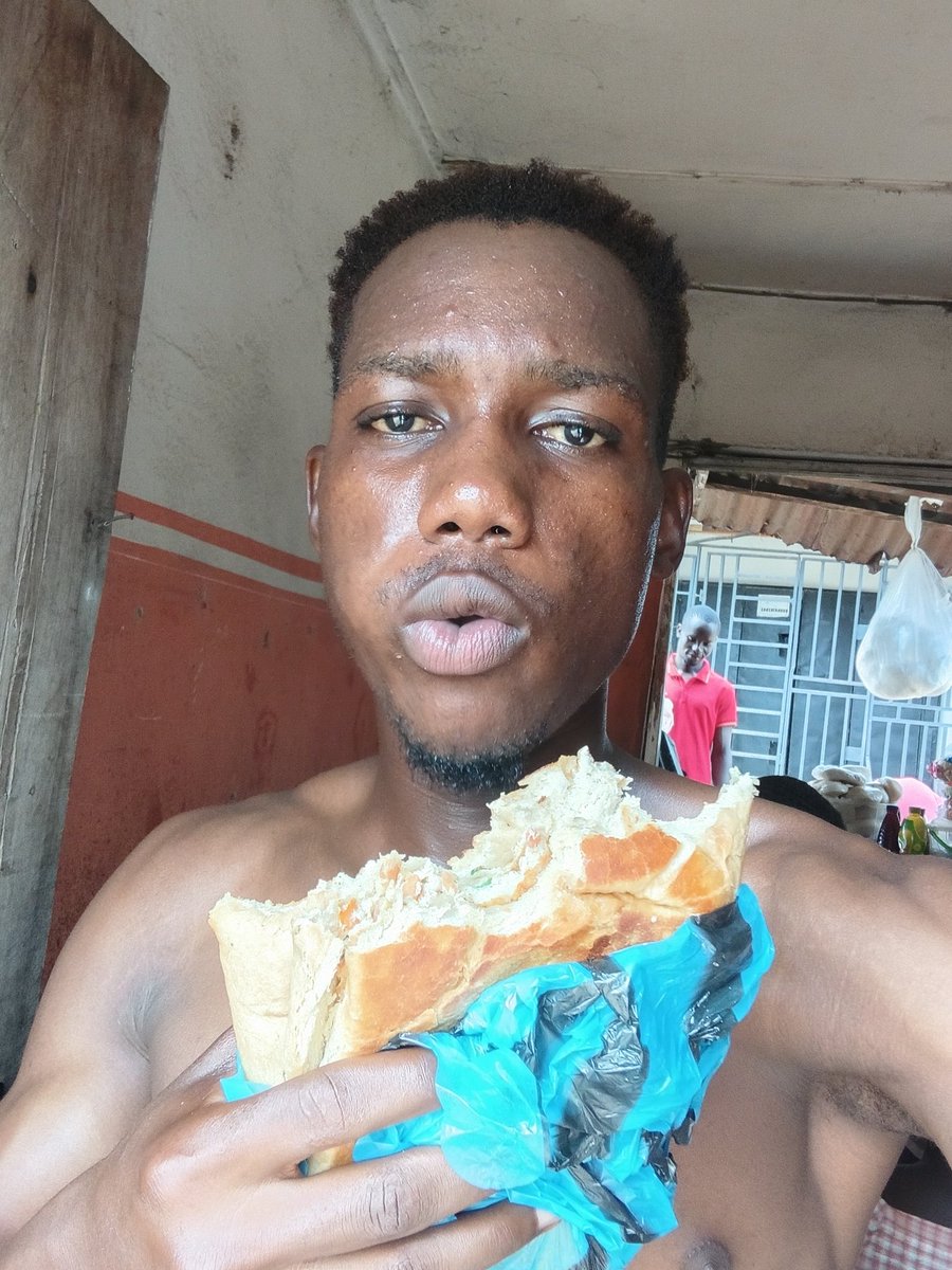 Mabel_lastson's tweet photo. How i will eat Messi fans tomorrow after Ronaldo score 5 goals https://t.co/7lsOp1oSWa