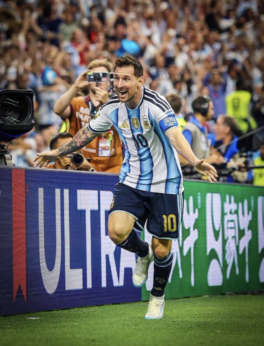 JulianMozo's tweet photo. No debe haber nada más feo -y más difícil- en el mundo que ser anti Messi.

Pero nada eh. NADA 💯🐐⚽️ https://t.co/srRxlsH1F5
