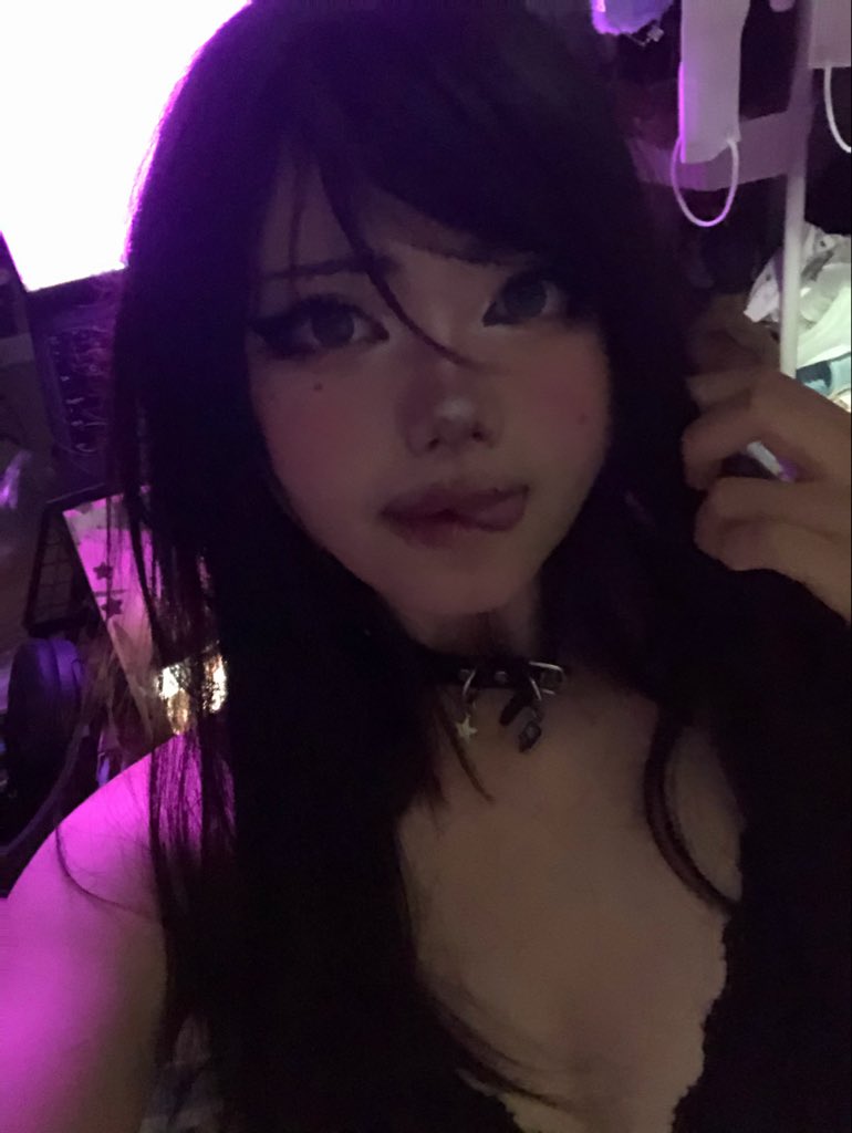 GuessWhoIsBone_'s tweet photo. 💋 https://t.co/WNnfy2EzIh