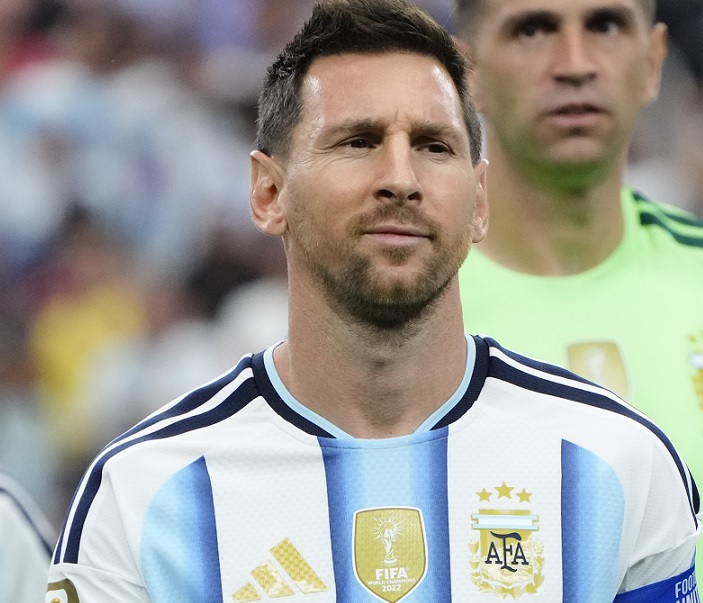 futbolarena's tweet photo. • Soru: "Dünya Kupası'nda attığın en güzel gol hangisi?"
• Messi: "Bilmiyorum, şu anda hatırlamıyorum. Biraz yorgunum." https://t.co/RFsr9UCBba