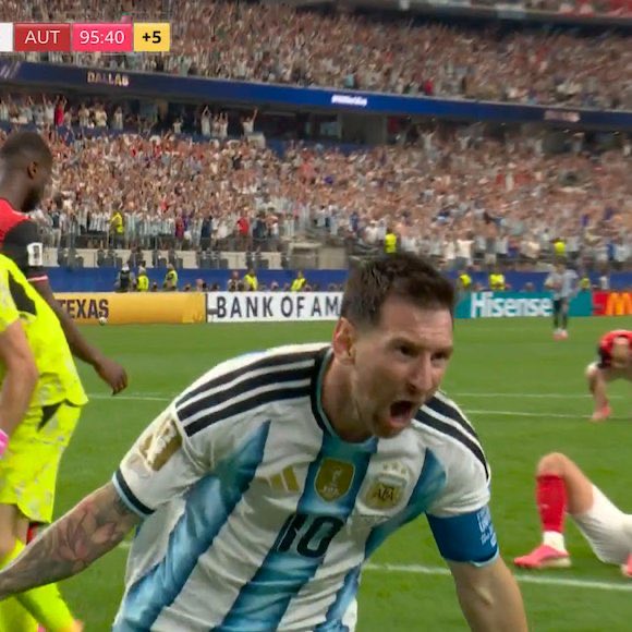 EPLworld's tweet photo. 🇦🇷 

رغم انه سيبلغ 39 عام قريباً و رغم انه حقق كل شيء في كرة القدم.. 

انظروا لشغف ميسي بعد هدفه امام النمسا.. يُدرس في جميع الجامعات و الاكاديميات 👏 https://t.co/Zg8jsCVTH9