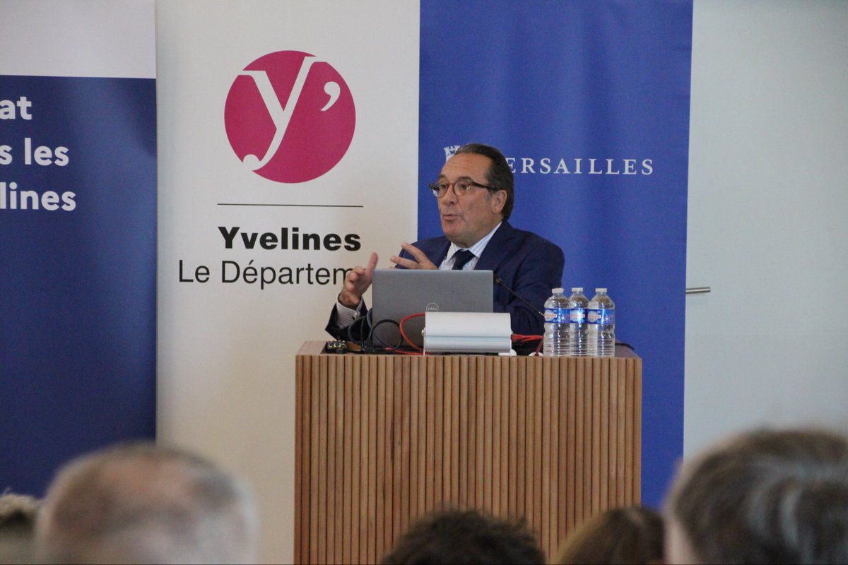 EPYvelines's tweet photo. #Versailles prépare son avenir.
@pierre_bedier accompagné de @clairecf, @RiDelepierre et @NDainville ont participé à la Conférence des acteurs du plateau de #Satory. Cette conférence a permis de présenter les futurs projets du plateau. https://t.co/0MsjQY448G