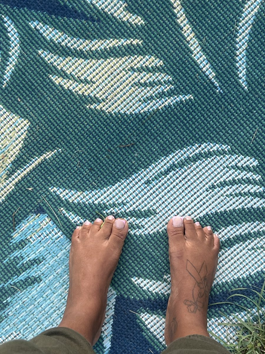 exclusivedania's tweet photo. 🫣even a chipped toenail https://t.co/WAUK1v6xCa