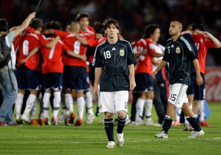 DespliegueFutCL's tweet photo. Hubo una Selección que pudo con Lionel Messi.

No una.

No dos.

Sino que tres veces.

🇨🇱🥹 https://t.co/JG4hth63kg