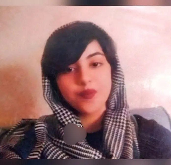 dozakhii's tweet photo. 🔴  ۱۰ روز از ناپدید شدن «مبینا محمدعلی‌پورثانی»، دختر ۱۹ ساله ساکن تهران _ اسلامشهر _ نسیم‌شهر  می‌ گذرد

♦️دختری که ظهر روز ۲۳ خرداد برای رفتن به محل کار از خانه خارج شد و از آن زمان تاکنون هیچ ردی از او به دست نیامده است. https://t.co/zcaOrbi6vm