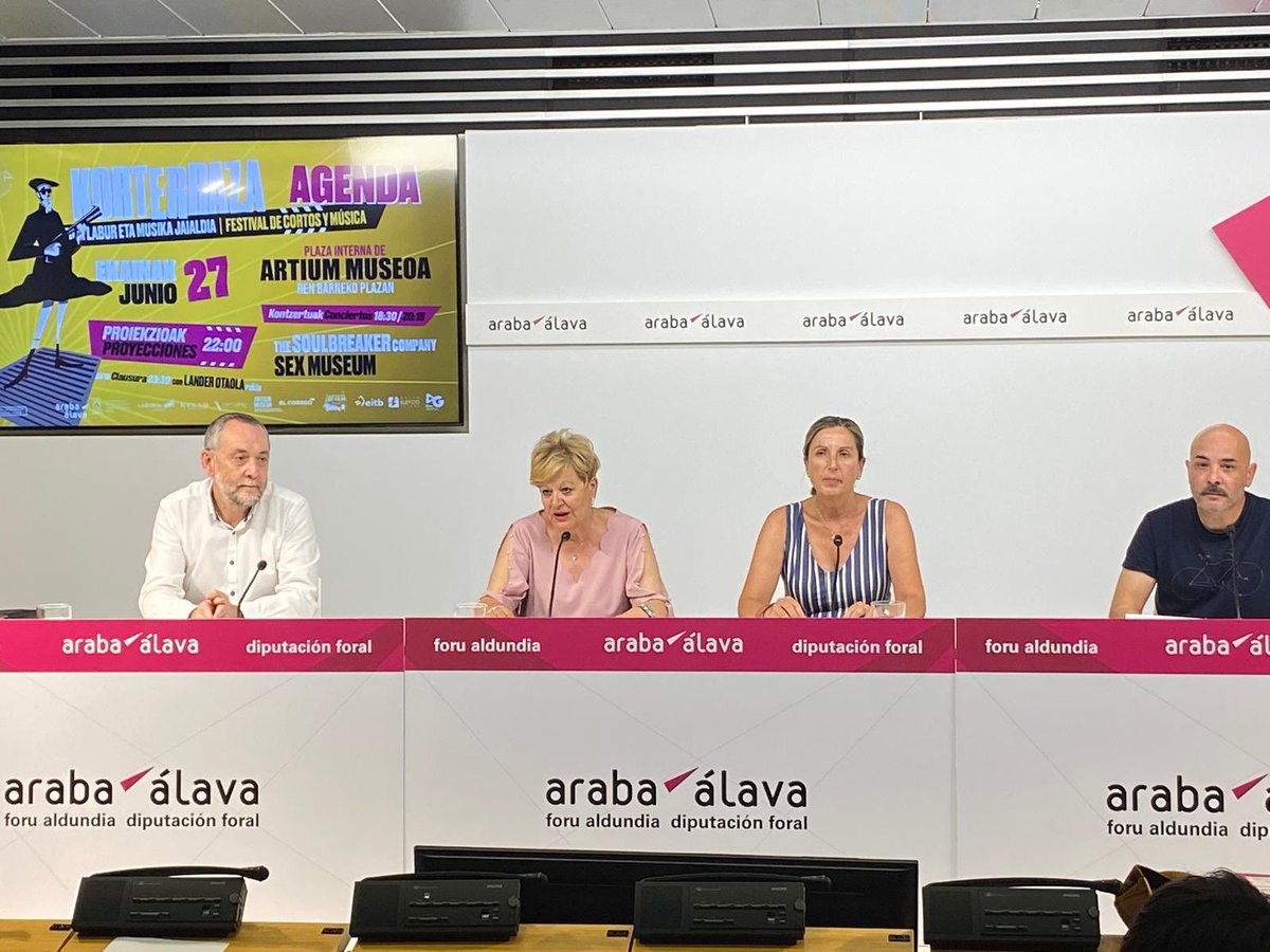 AdelvalDFA's tweet photo. 🎬 Este verano, el cine llega a toda #Álava.

@Korterraza recorre el territorio con sesiones gratuitas al aire libre. Cortometrajes, música y programación para toda la familia, cerca de casa.

🔗 Más información: https://t.co/Jbllkfok8y https://t.co/g2BBeiGGDG
