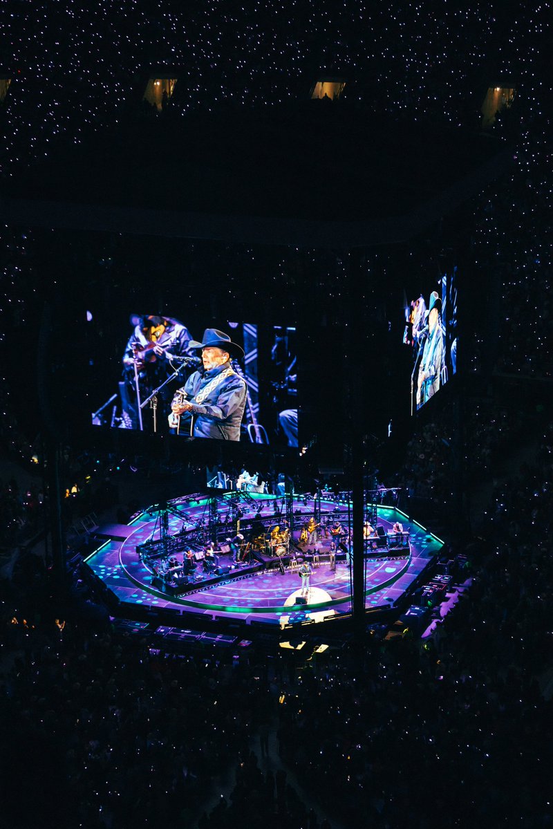 GeorgeStrait's tweet photo. Living high on Barstool Hill in Honkytonkville. #Honkytonkville

📸: Justin Cook https://t.co/o3R8HNMOPT