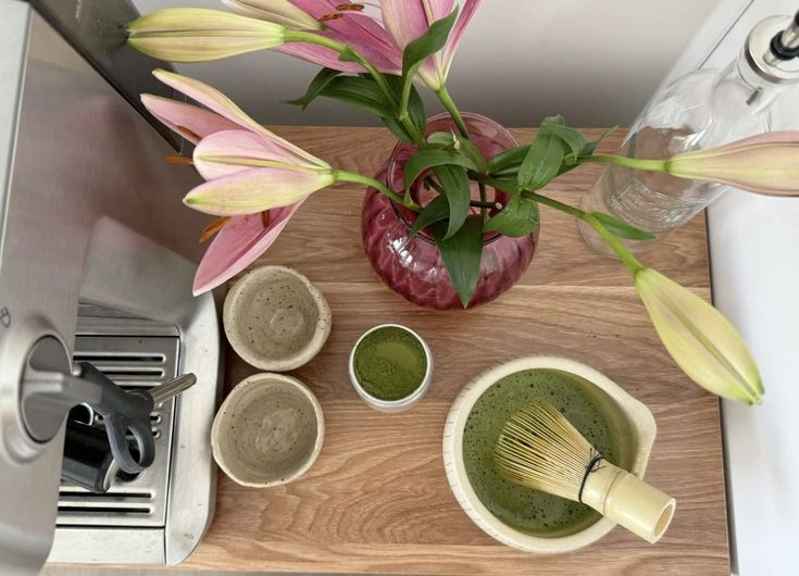 geniuswomanvibe's tweet photo. matcha time https://t.co/9aidf2pWkY