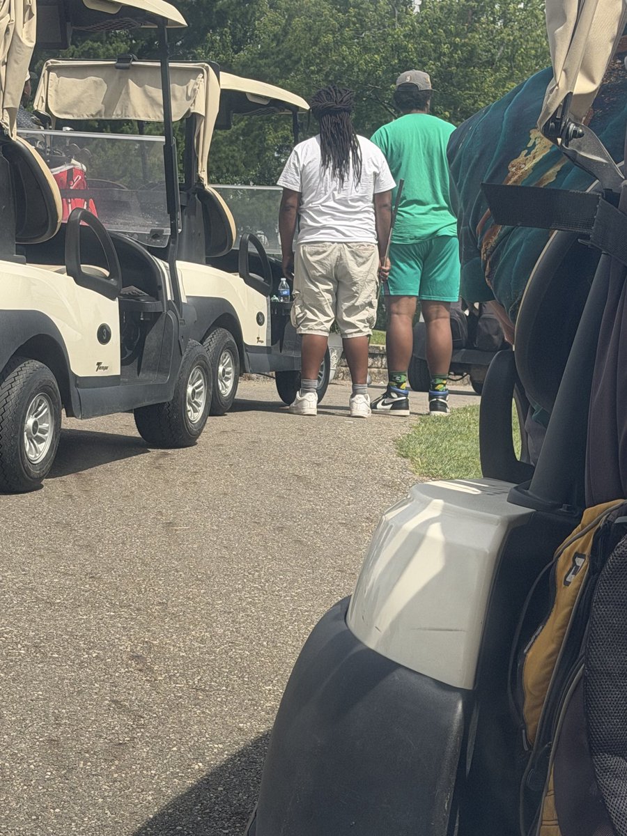 ClydeTheMan47's tweet photo. Over 3 hrs to play 9. Missed the Juneteenth special tee time. No wonder they are playing on Fathers day
#shrink #kms #zoo https://t.co/G1uxgktjrC