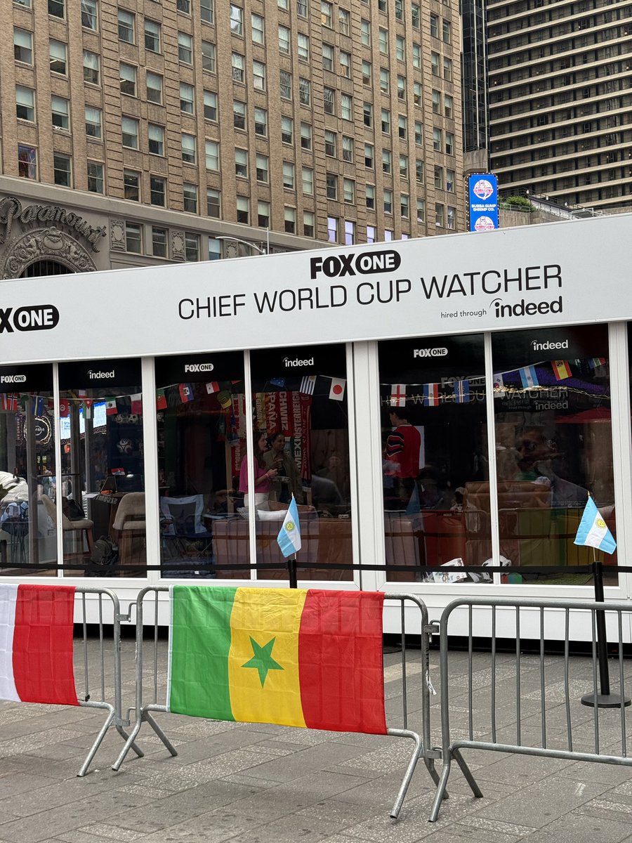 amcalabrese12's tweet photo. A note to all U.S. institutions and establishments decorating with the flags of World Cup countries…

Let’s try to avoid displaying the flags of our guests upside down! https://t.co/3GBUDQTWEL