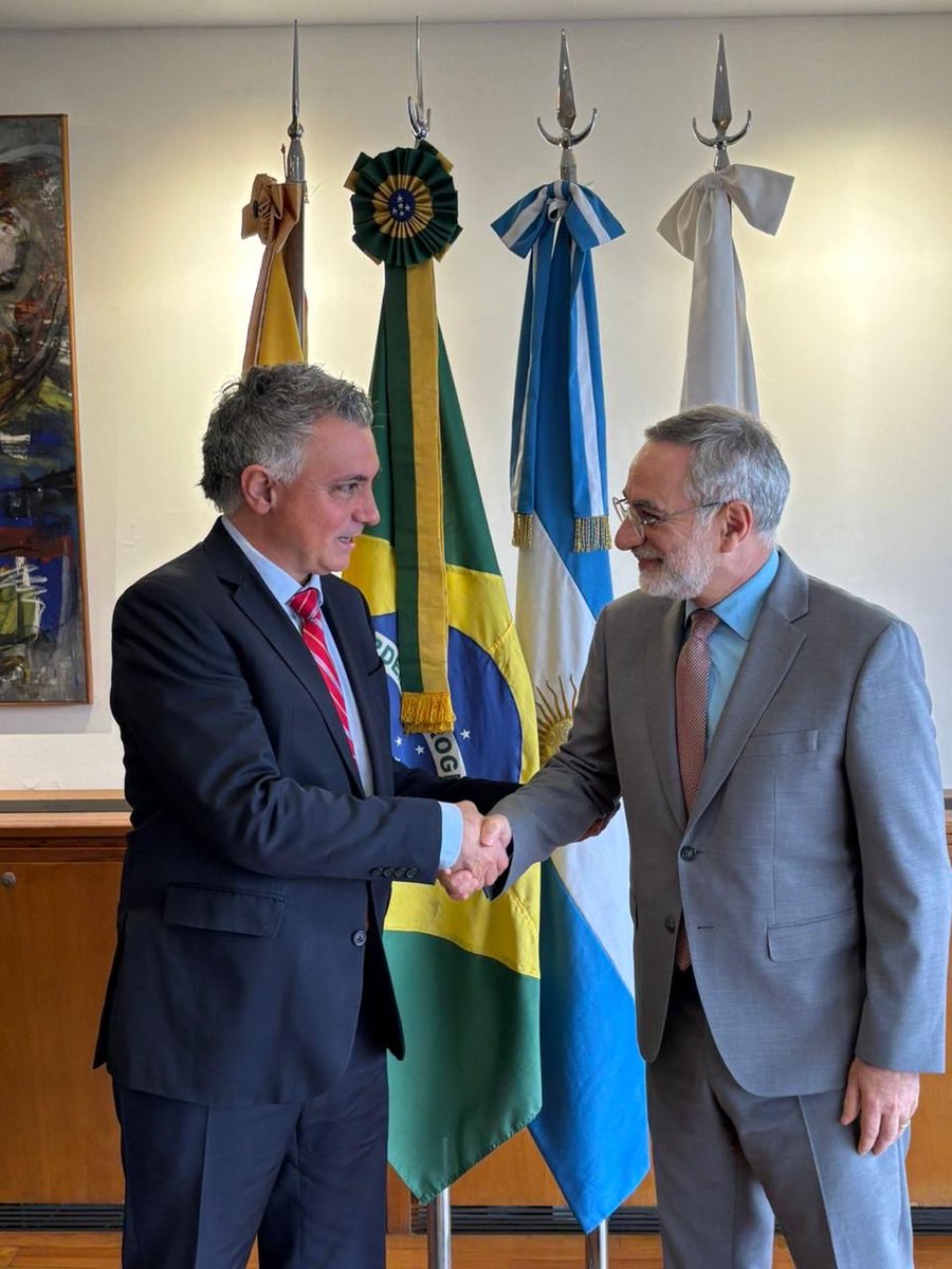 SPareja_'s tweet photo. Muchas gracias al embajador de Brasil, Julio Bitelli, por recibirme hoy.

Agradezco el intercambio y la oportunidad de conversar sobre desafíos comunes y ámbitos de cooperación entre nuestros países. 🇦🇷🇧🇷 https://t.co/tgkkLBYiIK