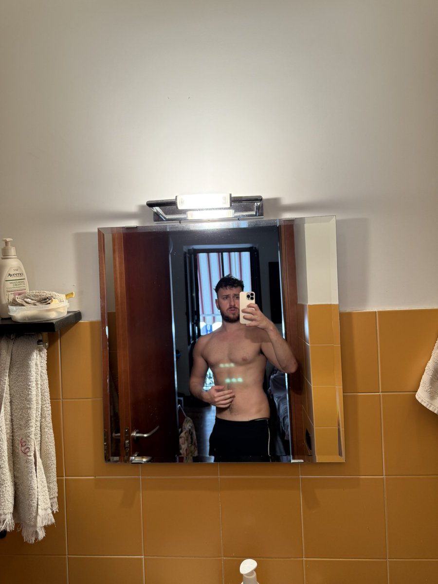 giovannigermano's tweet photo. Waiting for mare 🌊 
E for capelli lunghi again #lgbt #gay #pridemonth https://t.co/uQAtKERHB3