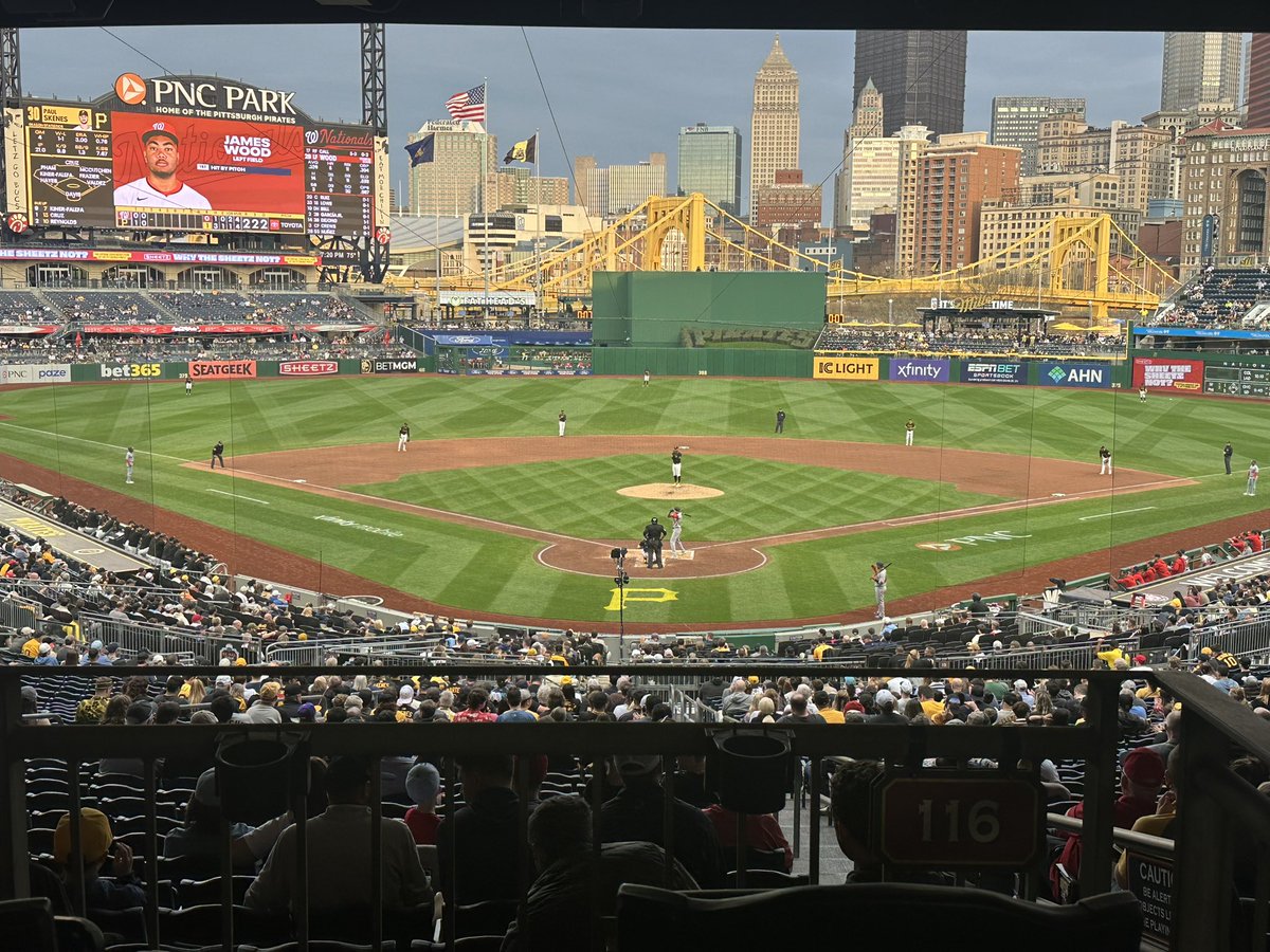 dothegeno's tweet photo. @FreddyLA7 have to watch a game at pnc park in pittsburgh https://t.co/z7Wxs445wA