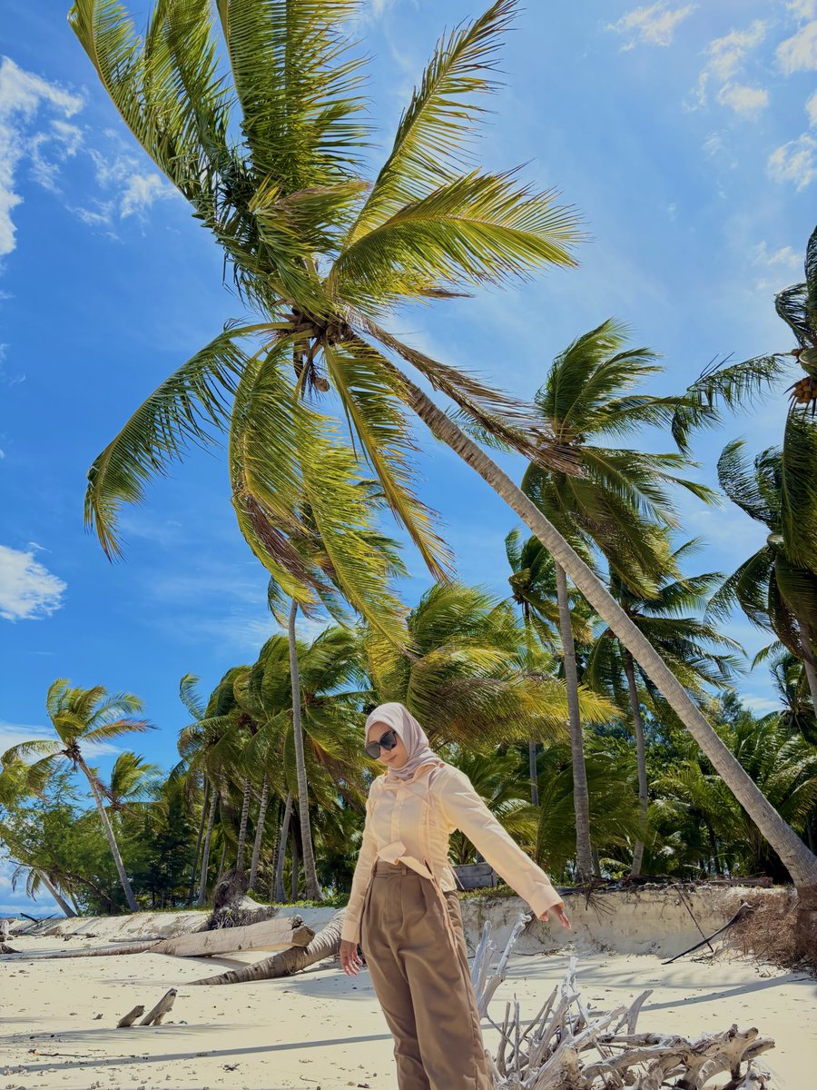 yuliahernan's tweet photo. cannot moving on.. singgah sehari doang padal. guess where? https://t.co/WkhNAjoKyM