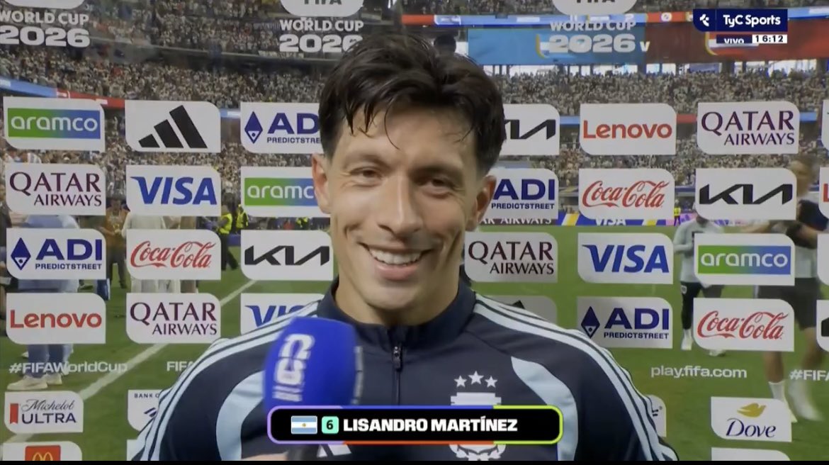 InfoDockeFutsal's tweet photo. 🏆 #CopadelMundoFIFA2026

Licha Martínez, Leandro Paredes y Julián Alvarez sobre Lionel Messi:

🎙️ "No hay que compararlo porque está solo en la cima”

“Es el mejor de la historia. Tratamos de ayudarlo y disfrutarlo”

“Muy felices de que sea argentino”

“Nos sigue sorprendiendo” https://t.co/FsTHf7j0d5