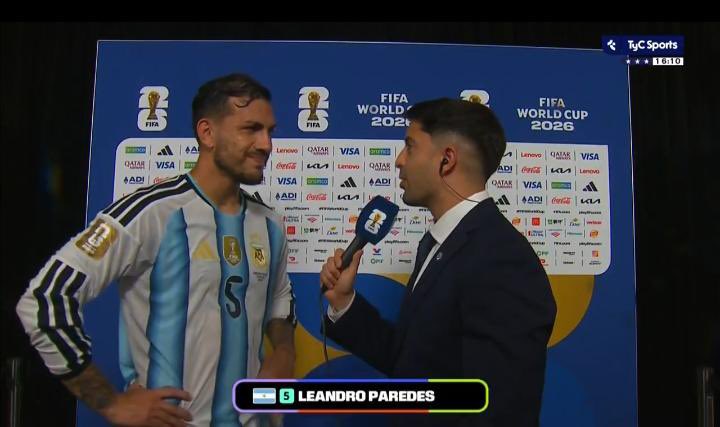 InfoDockeFutsal's tweet photo. 🏆 #CopadelMundoFIFA2026

Licha Martínez, Leandro Paredes y Julián Alvarez sobre Lionel Messi:

🎙️ "No hay que compararlo porque está solo en la cima”

“Es el mejor de la historia. Tratamos de ayudarlo y disfrutarlo”

“Muy felices de que sea argentino”

“Nos sigue sorprendiendo” https://t.co/FsTHf7j0d5