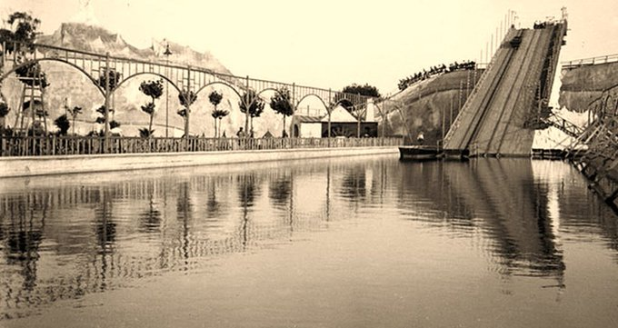 historiesdebcn's tweet photo. Sabíeu que al Turó Park hi havia un Tutuki Splash?

Els jardins eren, originalment, un parc d'atraccions, inaugurat #taldiacomavui de 1912.

Entre les seves atraccions hi destacava el Water Chute👇 https://t.co/Y1veyCK4mK