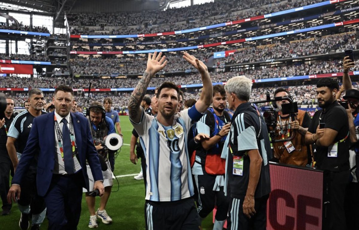 CFCDeevo's tweet photo. Fastest starts to a FIFA World Cup campaign:

🇭🇺 Sándor Kocsis: 7 goals in 2 games 1954

🇫🇷 Just Fontaine: 6 goals in 3 games 1958 

🇷🇺 Oleg Salenko: 5 goals in 3 games 1994 

🇦🇷 Lionel Messi: 5 goals in 2 games 2026 https://t.co/P5t09f9Abx