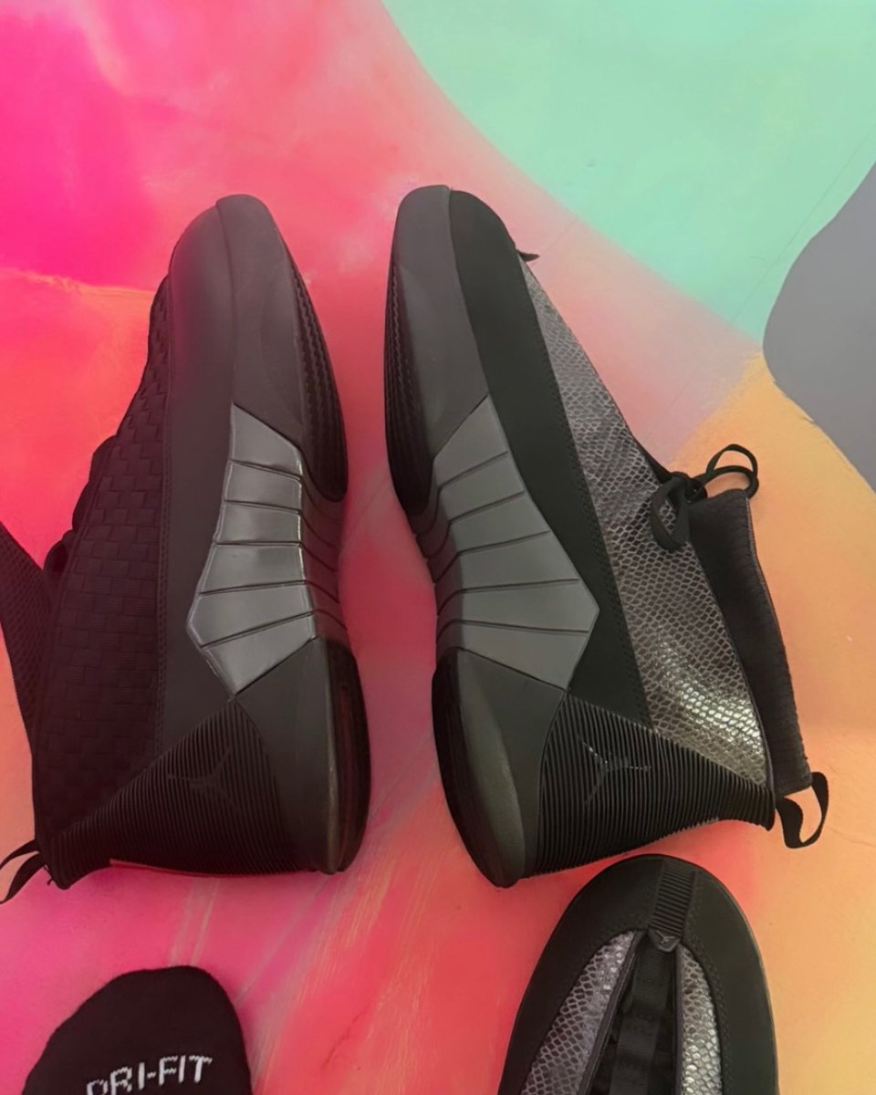 SoleRetriever's tweet photo. FIRST LOOK: Air Jordan 15 “Black Pack” ⚫️🐍

🗓️ Holiday 2026
📝 IZ2585-001
💵 $240
📷 gunnerstahlus (IG) https://t.co/H5Gc4JOkir