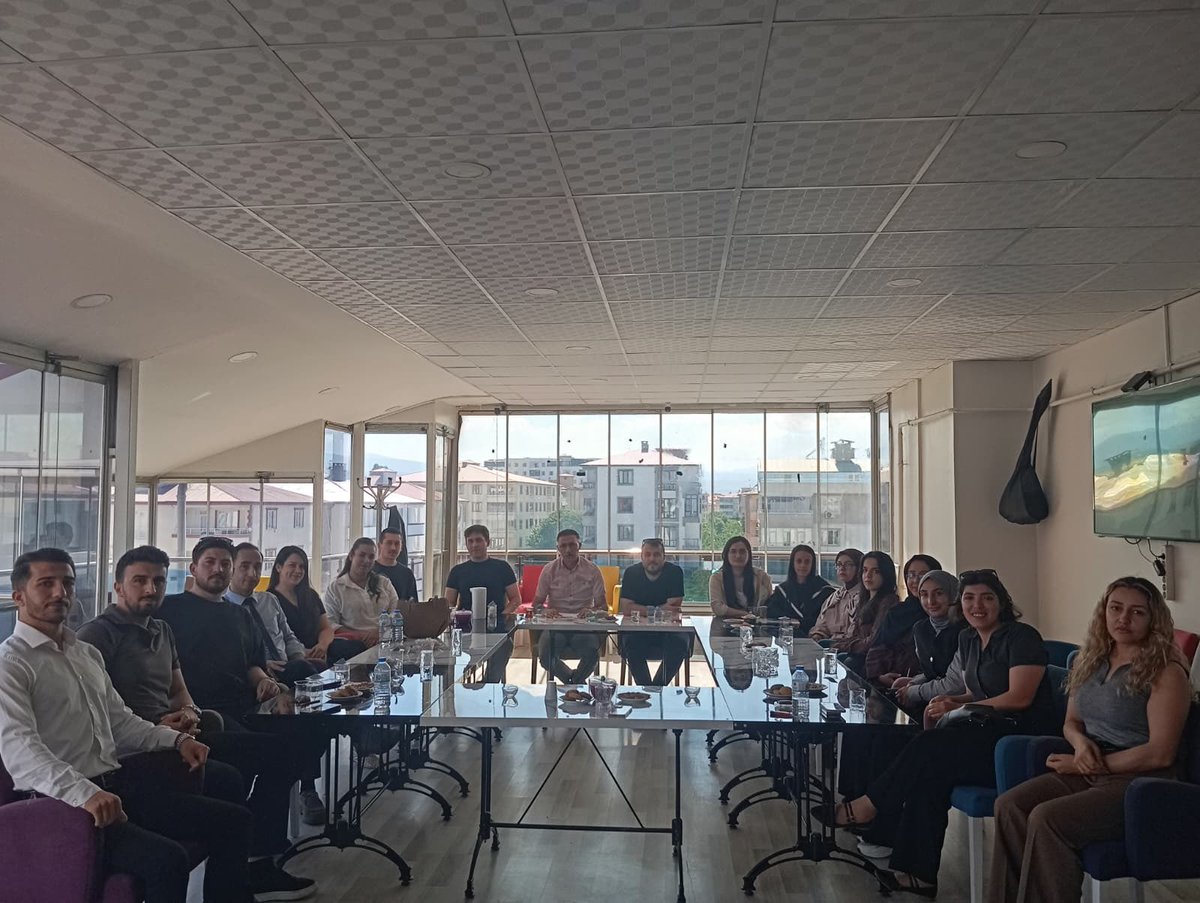 igdirbarosu's tweet photo. Baro Başkanımız Av. Ahmet Tutulmaz, Stajdan Sorumlu Yönetim Kurulu Üyesi Av. Engin Kızılay ile birlikte Baromuz bünyesinde staj yapan stajyer avukatlarımızla bir araya geldiler.

Baromuzun faaliyetleri ve eğitim süreçlerinin düzenlenmesi konusunda değerlendirmelerde bulunuldu. https://t.co/ywzQaZOyJ3