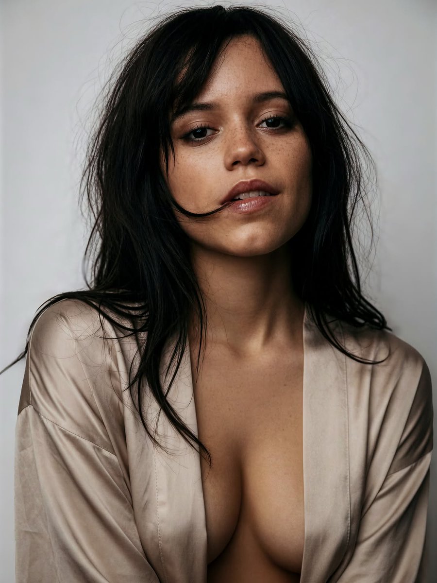 azeem_0079's tweet photo. A little messy A little magic..

Jenna Ortega 🔥 https://t.co/zASHzbcrUr
